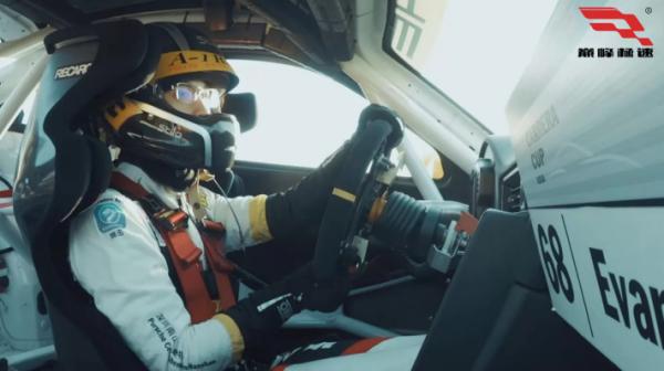 3A級擬真競速遊戲《巔峰極速》紀錄片正式上線！極速玩家爆哥、小草搶先體驗，高手巔峰對決